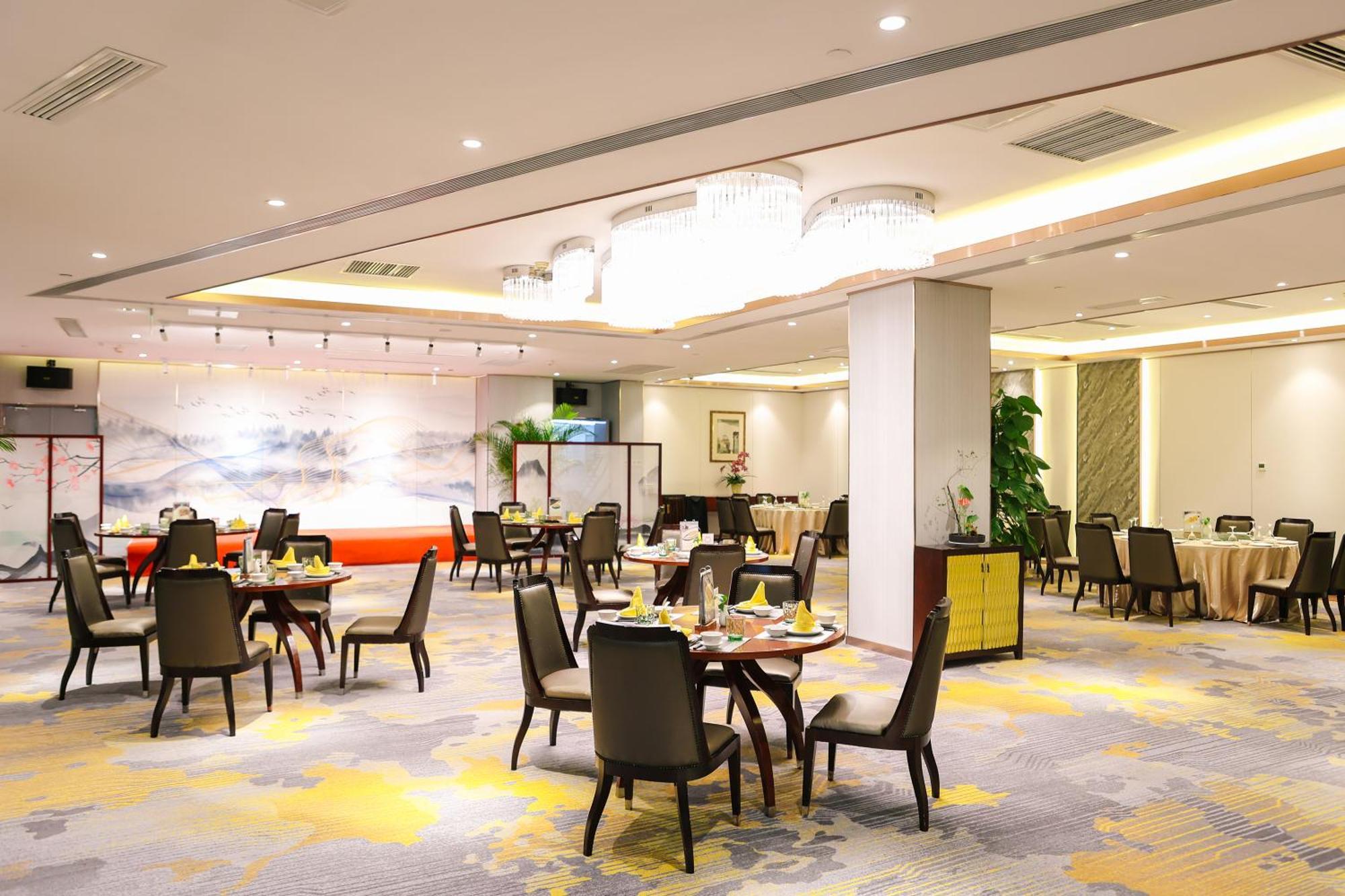 Wuhan Jin Jiang International Hotel Exterior photo