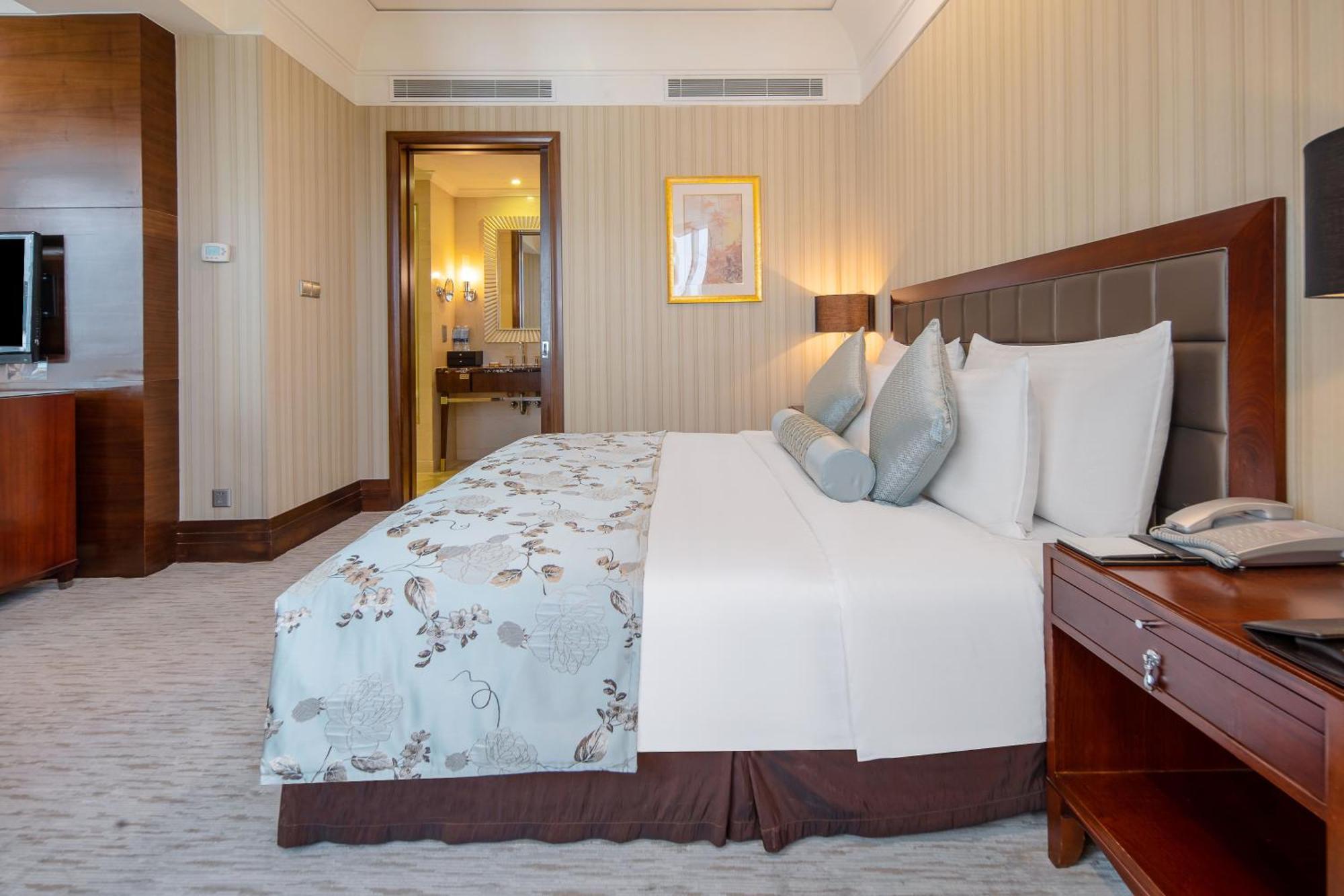 Wuhan Jin Jiang International Hotel Exterior photo