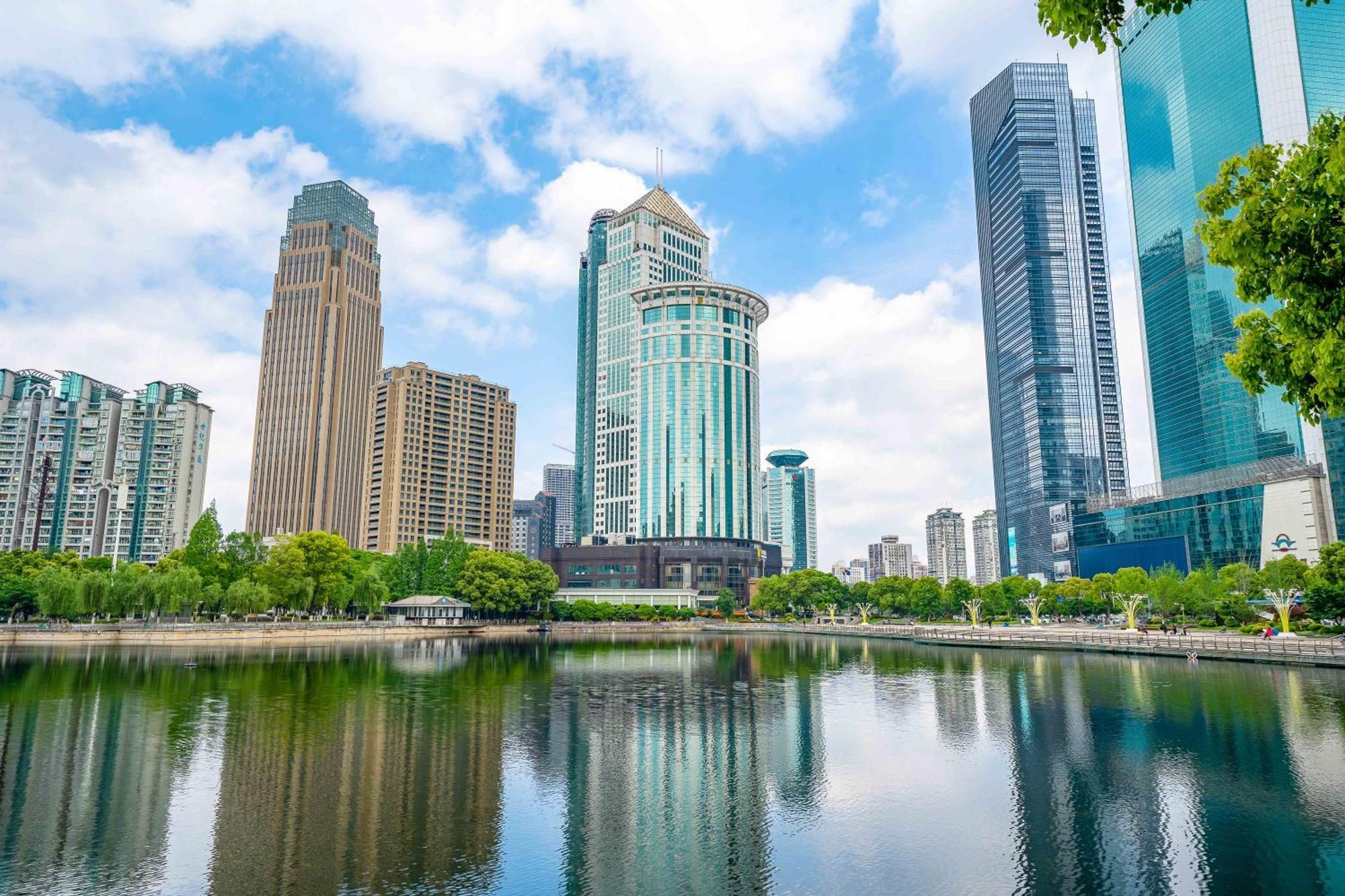 Wuhan Jin Jiang International Hotel Exterior photo